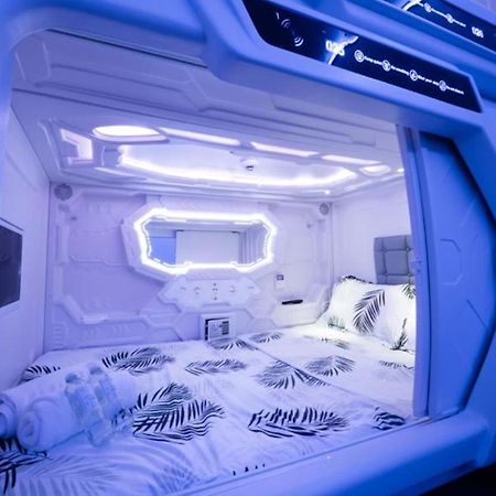 Good Vibes Only Capsule Hostel มาลากา ภายนอก รูปภาพ