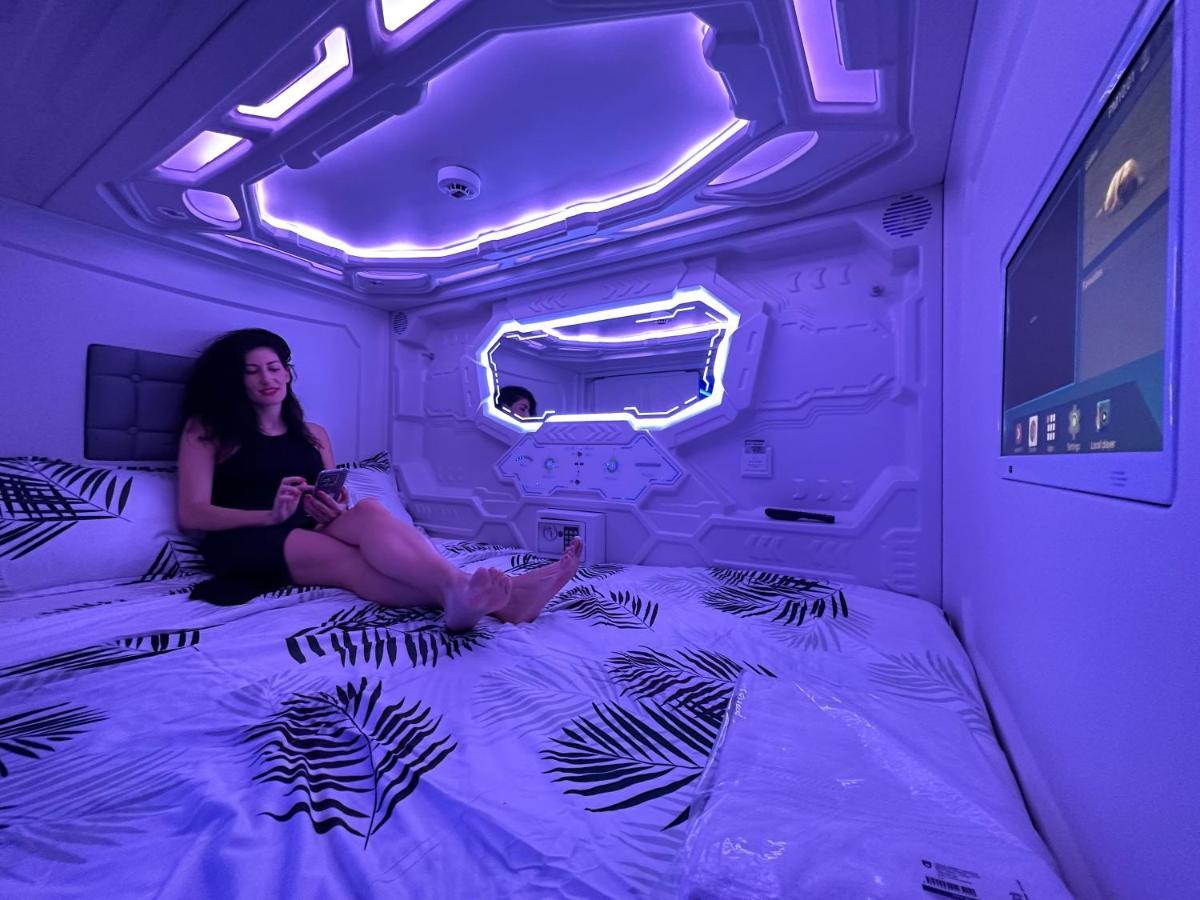 Good Vibes Only Capsule Hostel มาลากา ภายนอก รูปภาพ